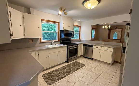3rd image of 22 Old Creamery Rd