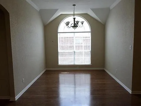 3 bed, 1745 sqft, $2,300 — Photo 3