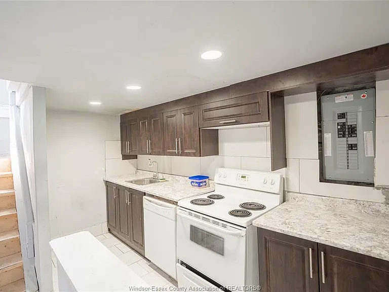 354 Curry Ave — Photo 11