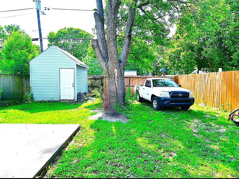 278 N Mount St — Photo 11