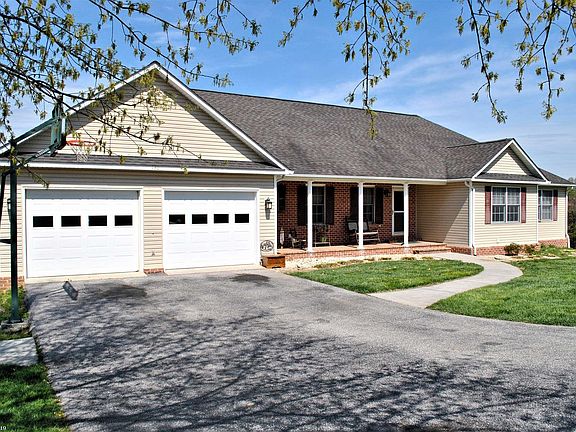 2nd image of 130 Wenn Dr NW
