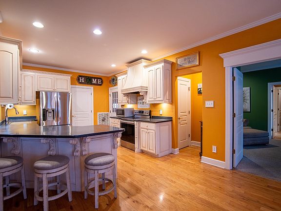 3rd image of 55 Windwood Pt