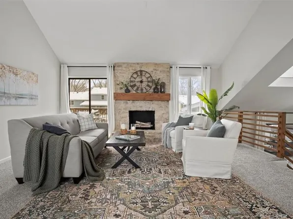 8218 Craig St, Overland Park, KS 66204