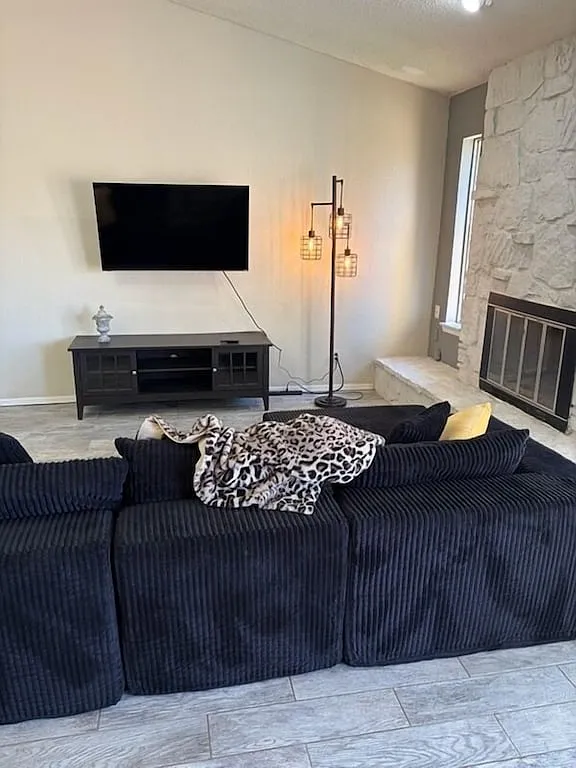3 bed, 1405 sqft, $2,800 — Photo 2