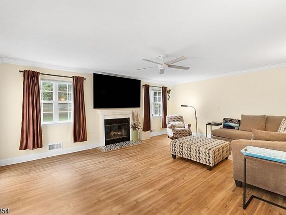 5th image of 56 Whitehead Road