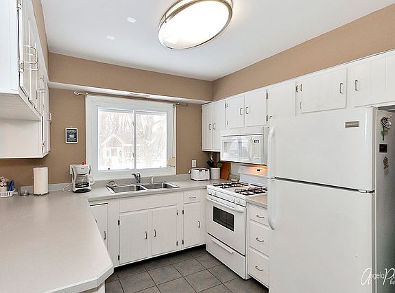 4th image of 1113 N Oakwood Dr