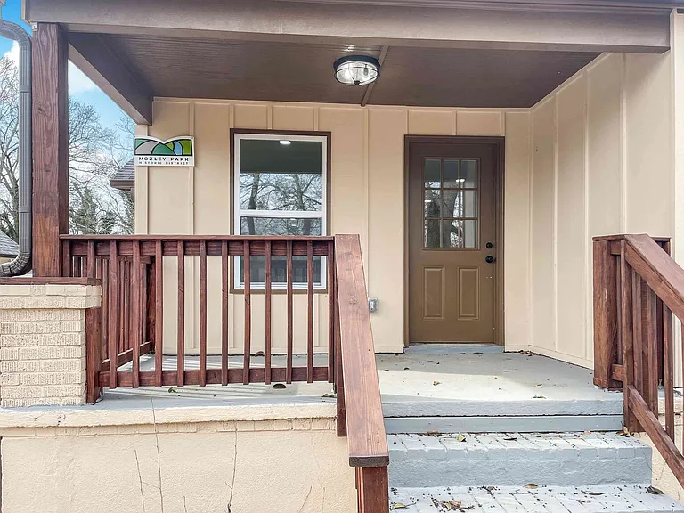 167 Racine St SW — Photo 2