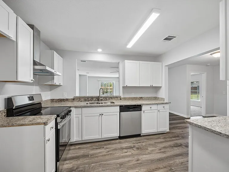 705 Westshire Dr — Photo 5