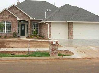 16916 Gladstone Cir, Edmond, OK 73012