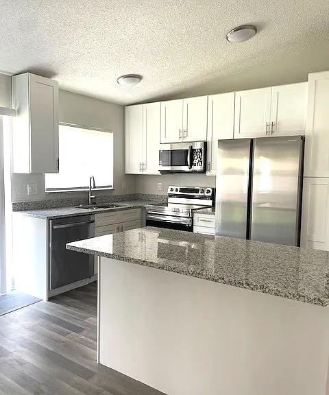 1100 Lowry Ave #33 — Photo 8