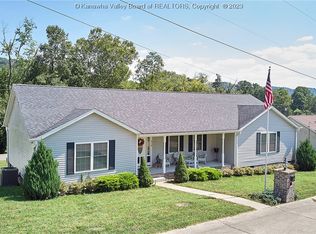214 Patricia St, Poca, WV 25159