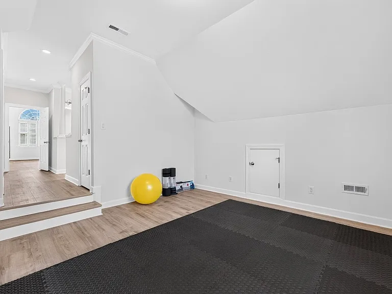 104 Douty Ct — Photo 43