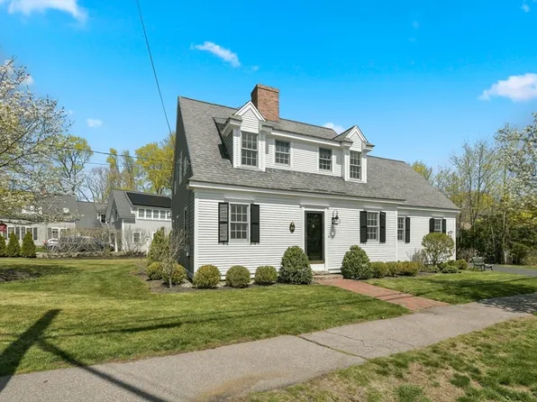 54 Pleasant St, Hingham, MA 02043