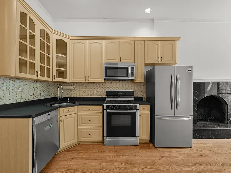 21-48 45th Ave #1L — Photo 4