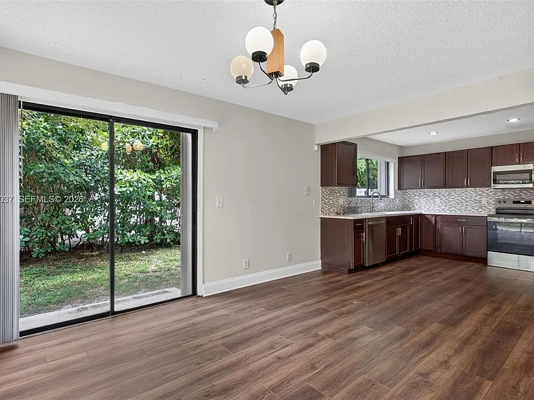 587 NW 38th Ave — Photo 7
