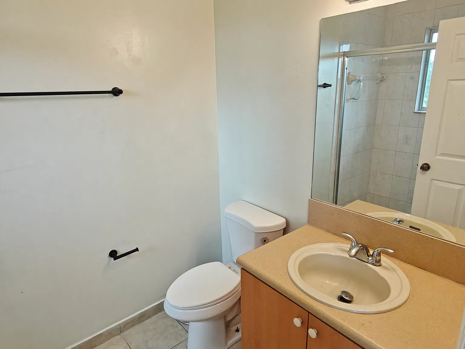 3 bed, 2.5 bath, 1384 sqft, $2,300 — Photo 4