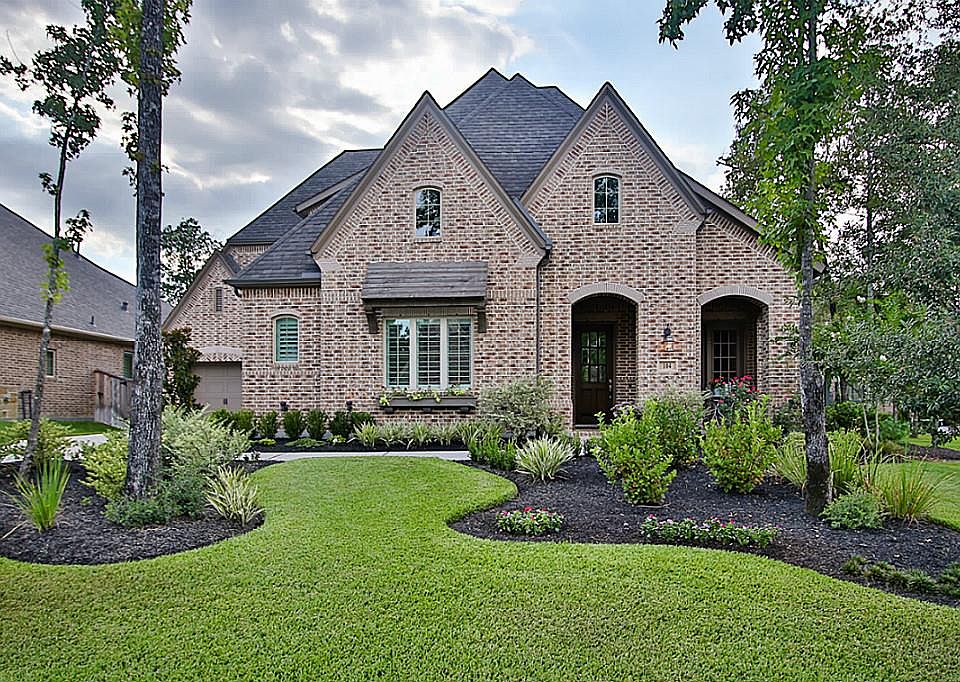 1st image of 104 Sanibel Crest Pl
