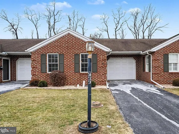 722 Fireside Dr, Shippensburg, PA 17257