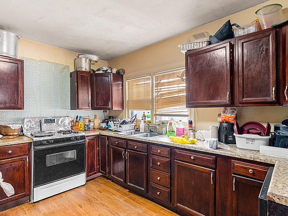 4th image of 127 S 31st St