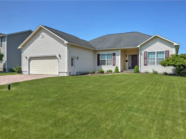 5055 Constitution Ln, Liverpool, NY 13088
