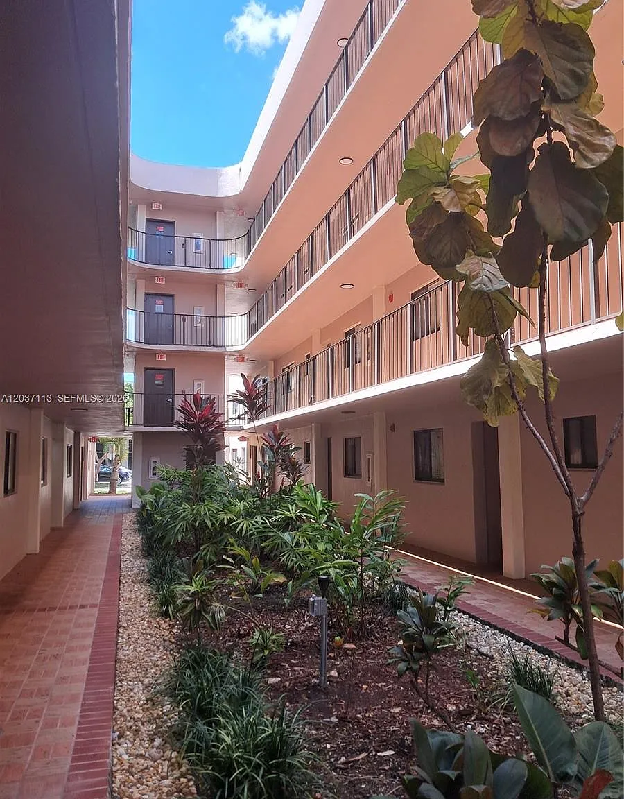 Horizons West Condo #2 — Photo 3
