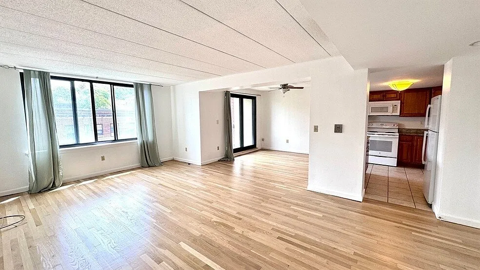2 bed, 1040 sqft, $4,000 — Photo 4