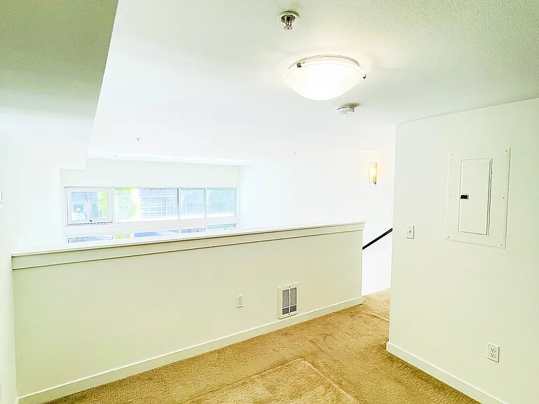 Queen Anne Flats — Photo 30