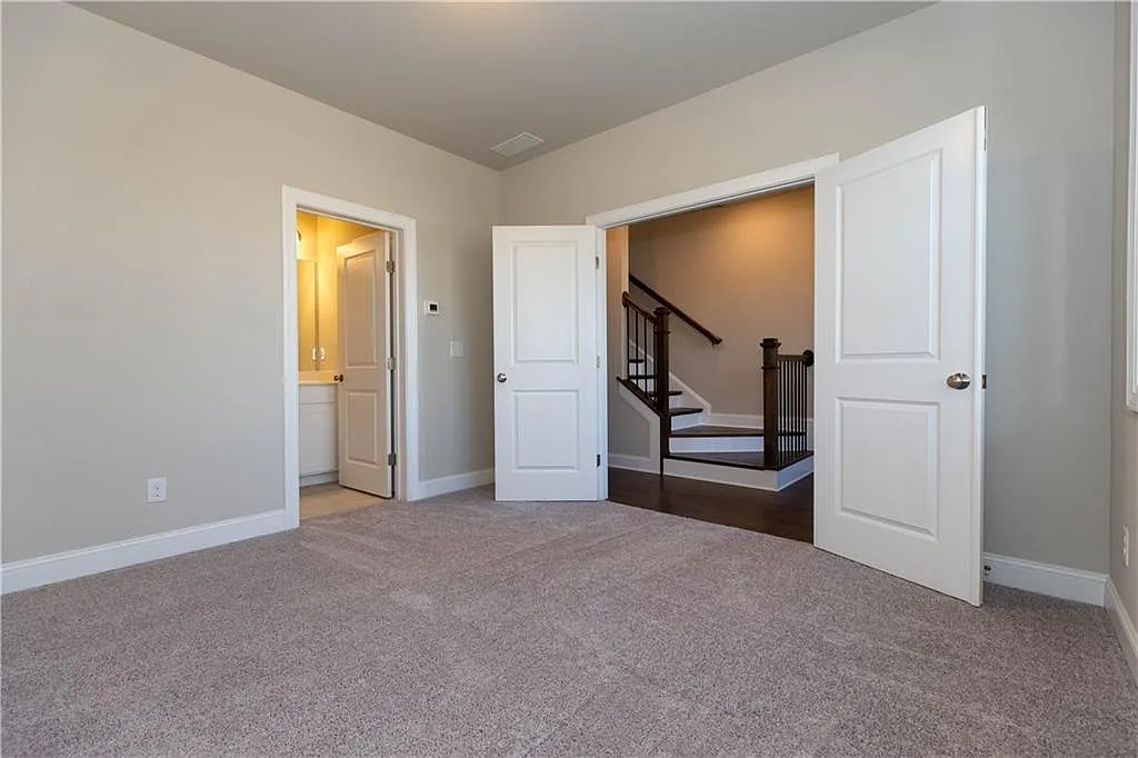 3 bed, 3.5 bath, 1893 sqft, $2,600 — Photo 3