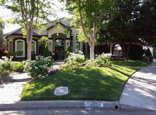 1530 E La Quinta Dr, Fresno, CA 93730