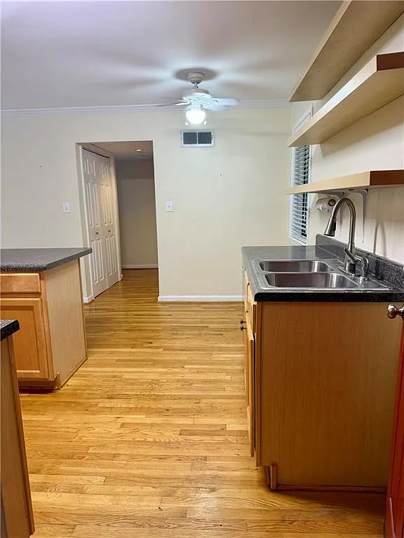 1 bed, 1.0 bath, 840 sqft, $1,895 — Photo 3