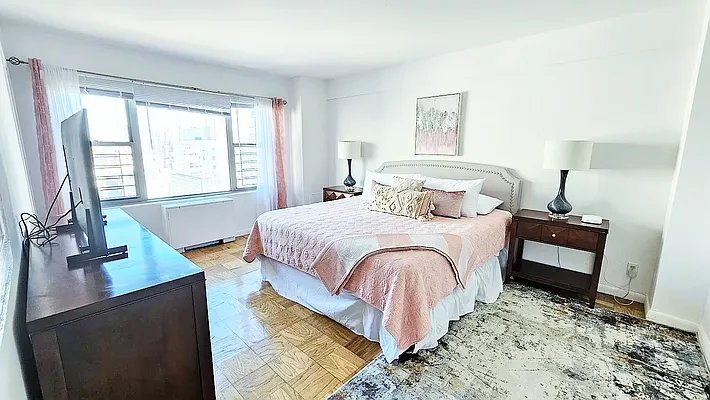 Rented by Manhattan Realty Group | media 7