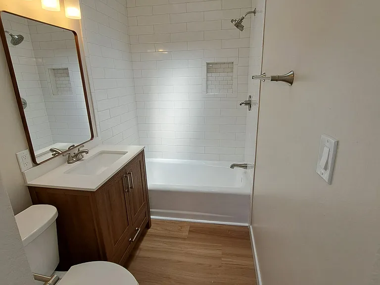 Newly renovated Bathroomn