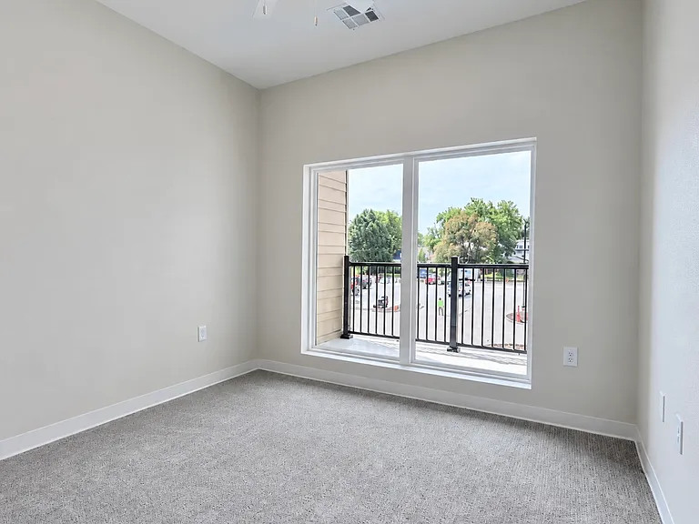 727 Poyntz Ave #207 — Photo 3