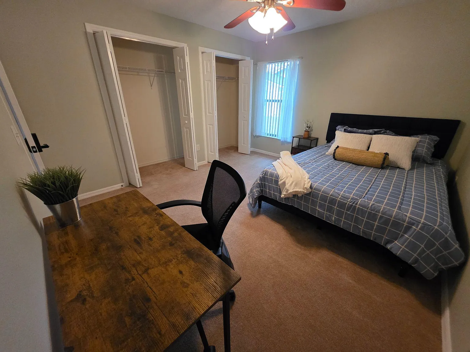 4 bed, 2.0 bath, 2262 sqft, $910 — Photo 4