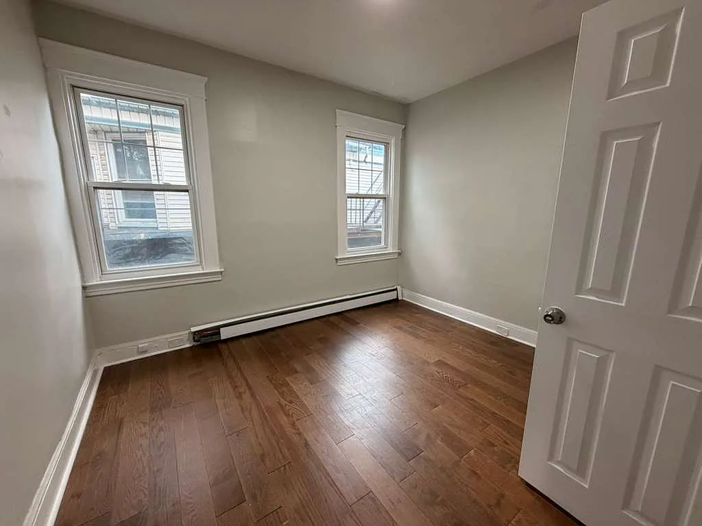 4 bed, $1,995 — Photo 2