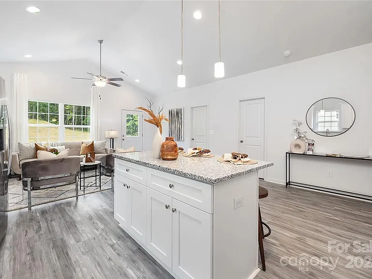 3905 Oakwood Rd — Photo 9