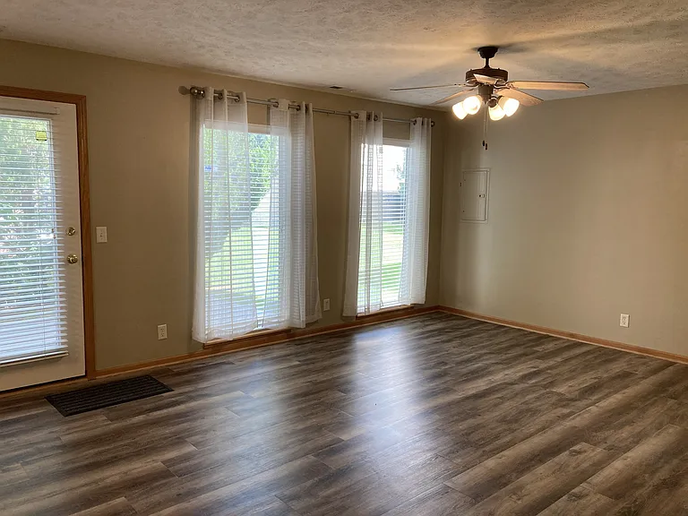 6926 Naples Dr — Photo 9