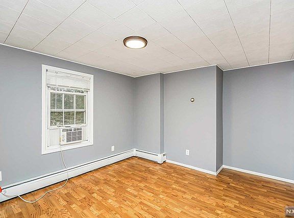 4th image of 573 Westwood Ave