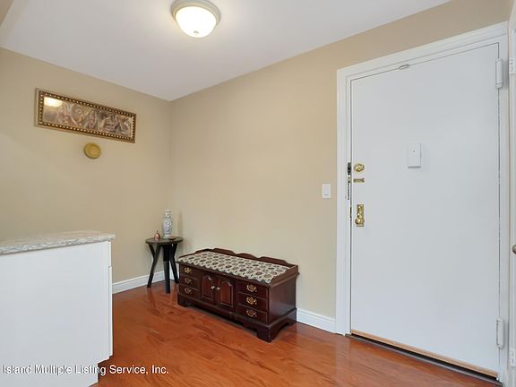 4th image of 830 Howard Ave APT 2D