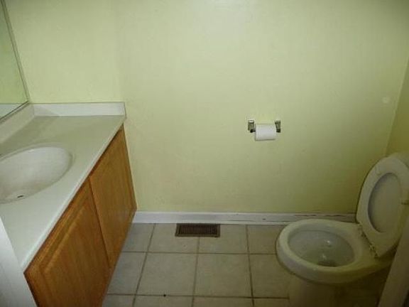 4th image of 718 W Evergreen Ave #A