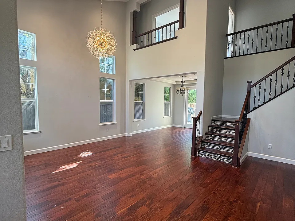 711 Pradera Way