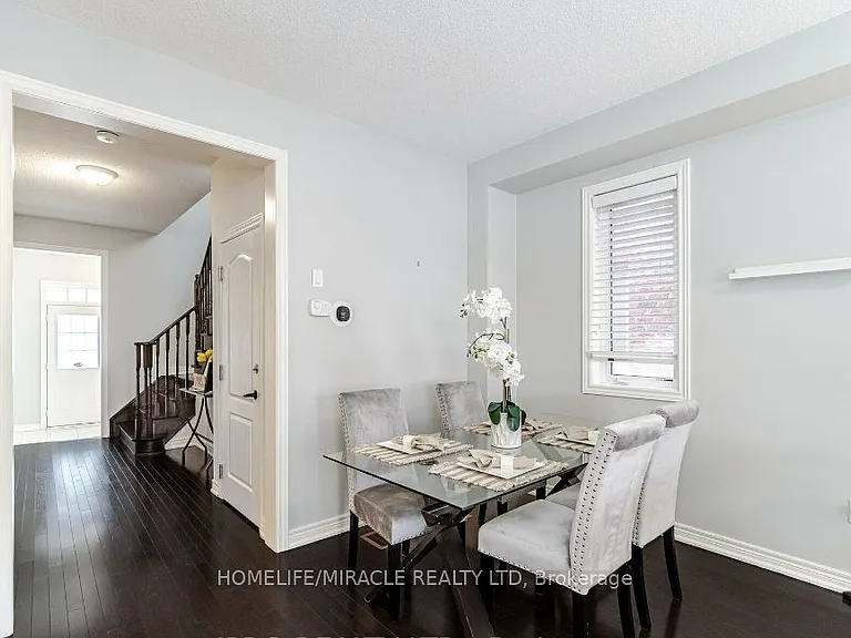 9 Humberstone Cres — Photo 4
