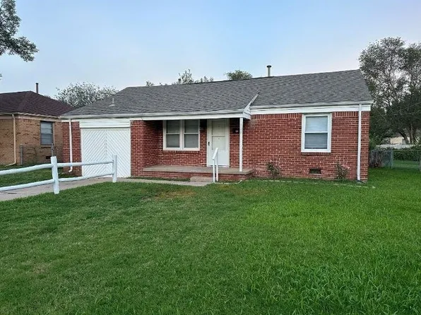 720 S Apache Dr, Wichita, KS 67207