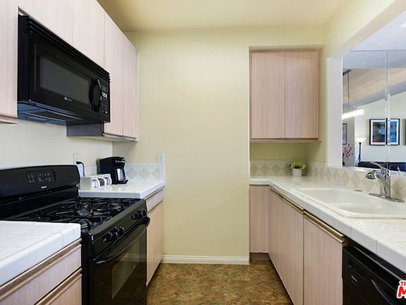 5th image of 4830 Elmwood Ave APT 301