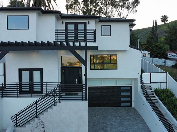 2nd image of 4333 N Portola Ave