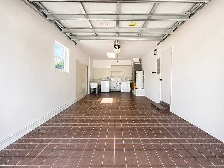 1155 Washington St — Photo 20