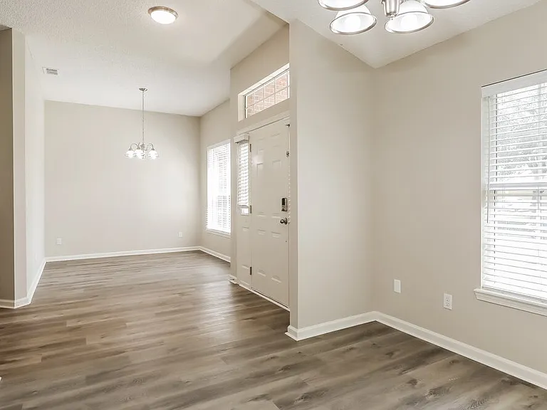 2995 Thorncrest Dr — Photo 6