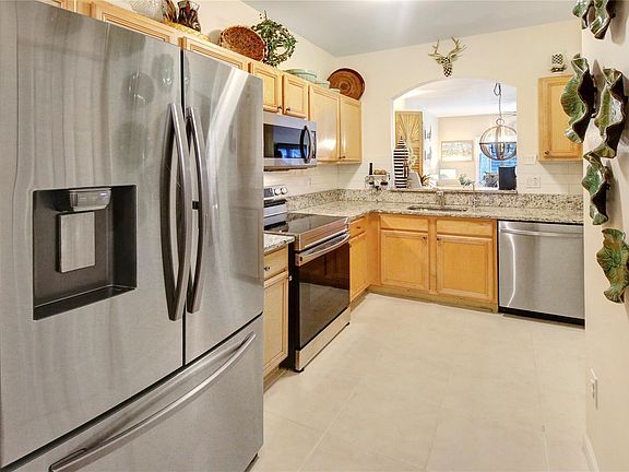 4th image of 4613 SW 12th Place
