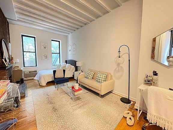 4th image of 213 E 21st St APT 4D