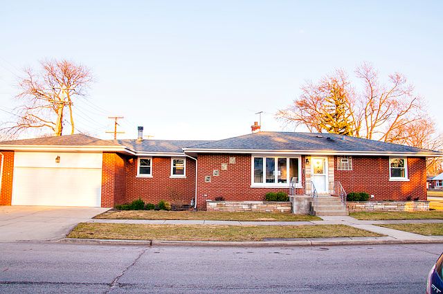 1st image of 1101 E Oak Ave